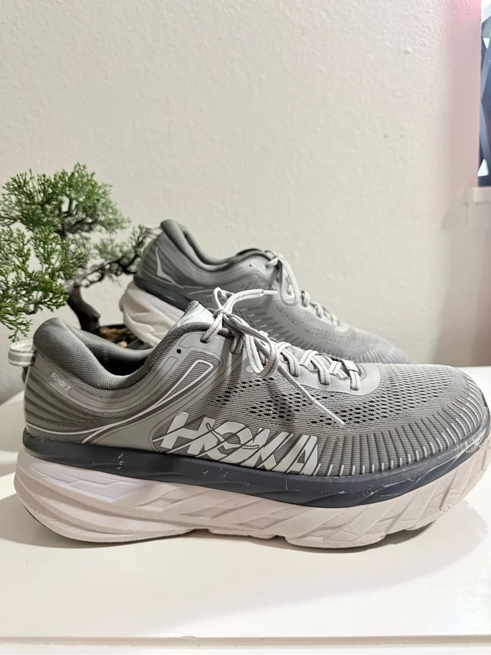 Hoka Bondi 7 men size 12 Gray and White Women's Athletic Running Shoes